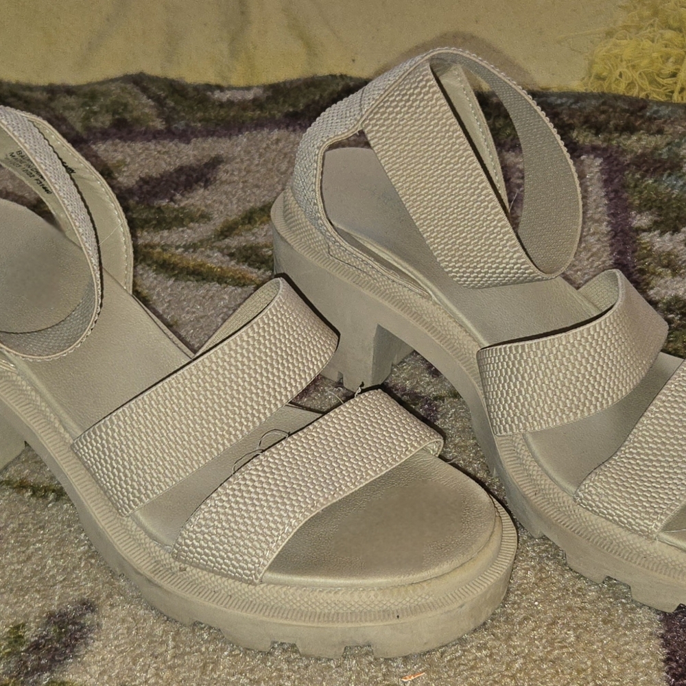 SOLD--Chunky Tan Women's Sandals